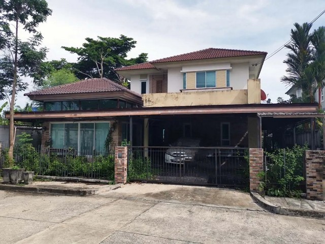    ขายบ้านเดี่ยว โครงการ สราญศิริ วงแหวน-ประชาอุทิศ  ราคาโปรโมชั่น ลดพิเศษ  ถนน ทางคู่ขนานวงแหวนรอบนอกฝั่งใต้ แขวง ทุ่งครุ เขต ทุ่งครุ จังหวัด กรุงเทพมหานคร  ราคาโปรโมชั่น   3,829,000   บาท    ลดจาก 4,560,000  บาท ราคาโปรโมชั่นตั้งแต่วันที่  2 มีนาคม - 31 พฤษภาคม 2569  รายละเอียดทรัพย์ -  เนื้อที่ 99.90 ตร.ว.  พื้นที่ใช้สอย 239.83 ตร.ม. -  บ้านหันไปทางทิศ เหนือ  พิกัดทรัพย์ : https://maps.app.goo.gl/ha2NcrvW5hN9wmjt8  สถานที่ใกล