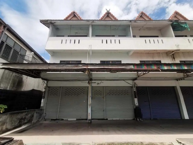  ขาย บ้านเดี่ยว/ทาวน์เฮ้าส์/คอนโด โครงการ  ขาย อาคารพาณิชย์ จองคำ แม่ฮ่องสอน  ถนน นิเวศพิศาล ตำบล จองคำ อำเภอ เมืองแม่ฮ่องสอน จังหวัด แม่ฮ่องสอน  ราคาโปรโมชั่น  2,821,000    บาท    ลดจาก 3,200,000     บาท  ราคาโปรโมชั่นตั้งแต่วันที่  2 มีนาคม - 31 พฤษภาคม 2569  รายละเอียดทรัพย์ -  เนื้อที่ 33.40 ตร.ว.   พื้นที่ใช้สอย 328.00 ตร.ม.  -  4ห้องนอน  6 ห้องน้ำ  -  บ้านหันไปทางทิศ  ตะวันตก  พิกัดทรัพย์ : https://maps.app.goo.gl/XieYExcPi6FpiLJQ6  �