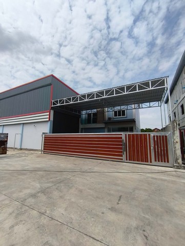 ขาย/ให้เช่าโรงงานพื้นที่ใช้สอยรวม 704 ตรม. กระทุ่มแบน สมุทรสาครรหัสทรัพย์ : FSFR057(กรุณาใช้รหัสนี้ในการสอบถาม FSFR057)เนื้อที่ทั้งหมด 2 งานโรงงานขนาด 608 ตรม. (18x32)โรงงานสูง 8.5 เมตรสำนักงาน 2 ชั้นขนาด 128 ตรม. (8x8x2)เสาเข็มออฟฟิศ ใช้เข็มขนาด I-26 ลงเข็มคู่ ตอกถึงชั้นดินดาน 20-22 เมตรพื้นโรงงาน ตอกเสาเข็มปูพรม I26 รับน้ำหนัก 3-5 ตันขอรง.4 ได้เกือบทุกประเภทไฟฟ้า 3 เฟสถนนทางเข้ากว้าง 10 เมตรรถเทรล�