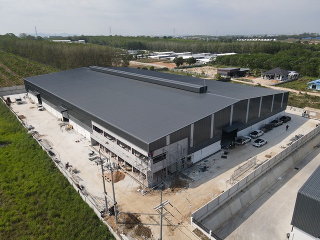 ขาย/ให้เช่าโรงงานสร้างใหม่ ผังเหลืองอ่อน ขอรง.4 ได้ พนานิคม นิคมพัฒนา ระยองรหัสทรัพย์ : FSFR054(กรุณาใช้รหัสนี้ในการสอบถาม FSFR054)โรงงานขนาด 96x58 เมตรเนื้อที่ทั้งหมด 6 ไร่พื้นรับน้ำหนัก 3 ตัน/ตรม.ความสูงโรงงานต่ำสุด 8.2 เมตรออฟฟิศ 2 ชั้นขนาด 7.25x24 เมตรพื้นที่สีเหลืองอ่อน ขอรง.4 ได้ไฟฟ้า 3 เฟส หม้อแปลง 500 KVAน้ำ 30 คิวต่อวันราคาขาย 84,000,000 บาทราคาเช่า 832,000 บาท/เดือนโรงงานขนาด 60x48 เมตรเนื้อที�