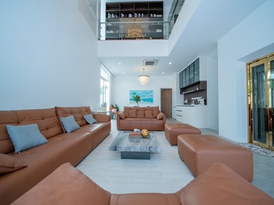 เพียง 200 เมตรจากปากซอย ! บ้านใหม่ หลังมุม 84 ตร.วา ! ขายบ้านเดี่ยวหรู 3 ชั้นพร้อมลิฟต์พรีเมียม ย่านพระราม 9 ซอย 55 ! 4 นอน 5 น้ำ 4 จอด พร้อมห้องแม่บ้าน !ใกล้เดอะไนท์ , รพ.สมิตติเวช และโรงเรียนนานาชาติ ไบร์ตัน ,เวลลิงตัน ! ด่วนมาก.TPI-2974.ที่ตั้ง​ : พระราม 9 ซอย55 แขวงพัฒนาการ เขตสวนหลวง กรุงเทพมหานคร 10250Google maps：https://maps.app.goo.gl/Tyo6iY3my9BJF1fY7?g_st=ic.รายละเอียด:- บ้านเดี่ยว 3 ชั้น พร้อมลิฟต์ - เนื้อที่  84   ตร.ว- พื้น