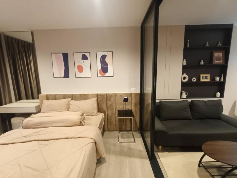 ขายคอนโดพร้อมผู้เช่า The Line Phahonyothin Park Bใกล้ BTS ห้าแยกลาดพร้าว เพียง 300 เมตรขนาด 37 ตร.ม.1 ห้องนอน 1 ห้องน้ำห้องหันทิศเหนือ ฝั่งสวน ร่มรื่นเฟอร์นิเจอร์บิ้วอินบางส่วนมีผู้เช่าอยู่แล้ว รับรายได้ทันทีจากราคา 4,900,000 บาทลดเหลือเพียง 4,500,000 บาทค่าโอน 50:50ทำเลศักยภาพ ปล่อยเช่าง่าย ใกล้ Central Ladprao, Union Mall, Lotus และสวนจตุจักรเดินทางสะดวก ใกล้ BTS และ MRTสนใจรายละเอียดผู้เช่า / นัดดูห้องโทร / LINE: 099-046-6263