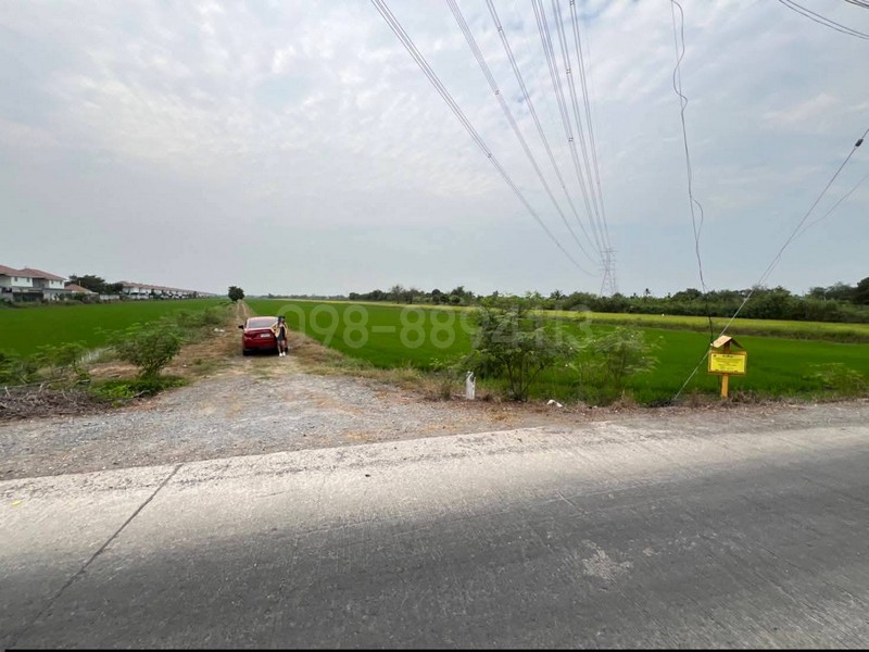 ขายที่ดิน ไทรน้อย (รวม 2 แปลง ~30 ไร่)ราคาขาย: ไร่ละ 2,000,000 บาททำเลและสถานที่ใกล้เคียงที่ดินตั้งอยู่ในโซนศักยภาพของ อ.ไทรน้อย จ.นนทบุรี เดินทางสะดวก เชื่อมต่อถนนหลายสาย ทั้งถนนบางกรวย-ไทรน้อย และถนนทางหลวง 340 (บางบัวทอง-สุพรรณบุรี)จุดเด่นรายล้อม:การเดินทาง: ใกล้ถนนเลียบคลองเจ้า, ถนนเทศบาล 6 และถนนทางหลวงชนบท นบ.3010แหล่งช้อปปิ้ง: ใกล้ตลาดน้ำไทรน้อย, Global House ไทรน้อย และห่�