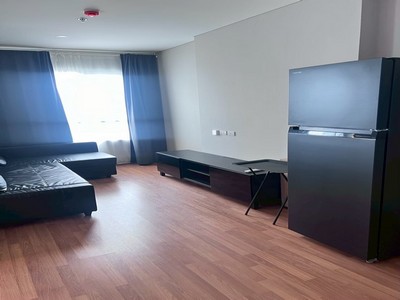 ขายถูกคอนโด โครงการลุมพีนี เพลส เตาปูน อินเตอร์เชนจ์ทำเลศักยภาพ ริมถนนกรุงเทพ-นนทบุรี ในย่านบางซื่อ ชั้น 25 ขนาด 28.64 ตร.ม.แถมเฟอร์ครบติดรถไฟฟ้า 2 สายสีม่วง-น้ำเงิน !!.TPI-2978.Location : แผนที่ https://maps.app.goo.gl/y7pEFsViRtaUbjqy6.รายละเอียด : ห้องชุด-ห้องขนาด 28.64  ตร.ม. ชั้น 25-เพดานสูง 2.60 ม.-ห้องแบ่งเป็นสัดส่วนลงตัว-1ห้องนั่งเล่น-1 ห้องนอน พร้อมระเบียง-1 ห้องน้ำ-แถมเฟอร์นิเจอร์ครบ พร้อมเข้าอยู่ทันที..ส่วน�