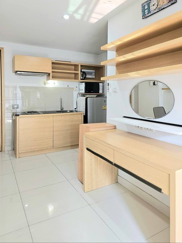 AOM 2680ปล่อยเช่าณ ลานนา คอนโด พัทยาเหนือ(ซอย เพนียดช้าง)1 ห้องนอน 1 ห้องน้ำ พัทยาเหนือ โครงการ ณ ลานนา ตกแต่งสไตล์รีสอร์ท สวยงาม และให้ความเป็นส่วนตัวห้อง ขนาด 31 ตร.ม. 1 ห้องนอน 1 ห้องน้ำ แถมทุกรายการประกอบด้วย- ตกแต่งเฟอร์นิเจอร์ Bult in- ตู้เสื้อผ้า- เตียง-โซฟา-โต๊ะกินข้าว- เครื่องใช้ไฟฟ้าอำนวยความสะดวกครบ- ตู้เย็น- ทีวี พร้อมเคเบิ้ล- เครื่องทำน้ำอุ่น- ไมโครเวฟ- พัดลมตั้งพ�