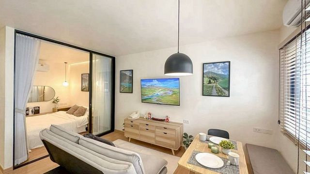 โซนเจ็ดยอด ขายเพียง 1.84 ล้าน 35 ตรม. #Kn town คอนโดที่นักลงทุนชอบ! #รีโนเวทใหม่ สไตล์ #Modern Japandi #เฟอร์นิเจอร์ครบ พร้อมเข้าอยู่ ปล่อยเช่าทันทีรายละเอียดห้องขนาด 35 ตร.ม.ชั้น 71 ห้องนอน1 ห้องน้ำราคาพิเศษเพียง 1.84 ล้านบาทฟรีค่าโอนกรรมสิทธิ์ยื่นกู้ฟรี / กู้ไม่ผ่านคืนเงินมัดจำเต็มจำนวนศักยภาพการลงทุนค่าเช่าตลาด 10,000 – 12,000 บาท / เดือนปล่อย Airbnb ได้ผ่อนเริ่มประมาณ 7,900 บาท / เดือนปล่อยเช่า = �