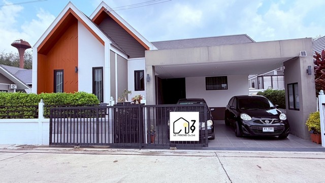 ให้เช่าบ้านเดี่ยว หนองละลอก-บ้านค่าย ระยอง พร้อมเฟอร์นิเจอร์ครบ  ราคาเช่า 20,000/เดือน สัญญา1ปีประกัน2เดือน+ค่าเช่า1เดือนไม่รับสัตว์เลี้ยง70 ตร.ว.3 ห้องนอน2 ห้องน้ำ1 ห้องโถง1 ห้องครัว 2 ที่จอดรถ เฟอร์นิเจอร์และเครื่องใช้ไฟฟ้า แอร์ 3 เครื่อง เตียงนอนพร้อมที่นอน 2 ห้องนอน โต๊ะทานข้าว ชั้นวางทีวี เค้าท์เตอร์ครัว เครื่องทำน้ำอุ่น ตู้เย็น ไมโครเวฟ อุปกรณ์ครัว สถานที่ใกล้