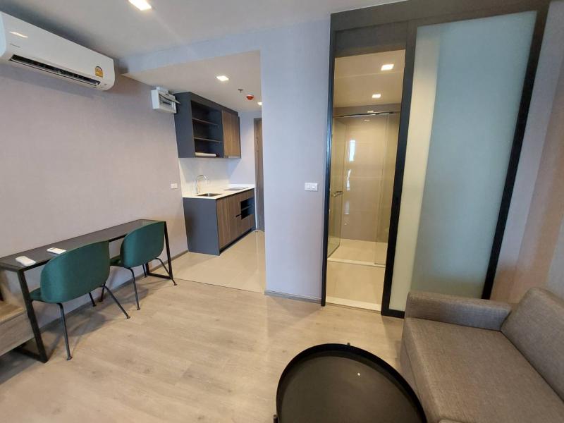 ขาย (For Sale) คอนโด : เดอะ ไลน์ พหลโยธิน อาคาร B (The Line Phahonyothin Park B) ประเภท : 1 ห้องนอน 1 ห้องน้ำ พื้นที่ : 32.5 ตรม. เฟอร์นิเจอร์ : ส่วนบิ้วอินทิศ : ใต้ ราคาขาย : 4,250,000 บาทค่าโอน = 50:50สิ่งอำนวยความสะดวก -Swimming Pool/สระว่ายน้ำ -Gym/ยิม -Co-Cooking Studio/สตูดิโอทำอาหารร่วม -Co-Living Lounge /เลานจ์ -Floating Nest / Rooftop Garden /สวนลอยฟ้า -Co-working Space /ห้องทำงานร่วมกัน -Co-Playing Space /ห้องเด็กเล่น -Photo Studio /สตูดิโอถ่ายภาพ ทำเล ???? 300 เมตรจาก BTS ห้าแยกลาดพร้าว ???? 800 เมตรจา