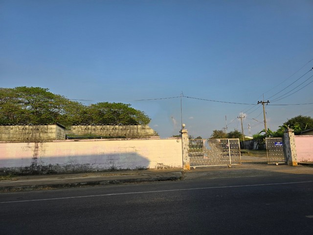   ขาย บ้านเดี่ยว/ทาวน์เฮ้าส์/คอนโด โครงการ โกดังสุรินทร์ตำบลระแงง อำเภอศีขรภูมิ จังหวัดสุรินทร์  ราคา   11,920,000   บาท   ราคาโปรโมชั่นถึง 31 พฤษภาคม 2569  รายละเอียดทรัพย์ -  เนื้อที่ 1,358.70  ตารางวา  พื้นที่ใช้สอย 2,420.50 ตารางเมตร  พิกัดทรัพย์ : https://share.google/NSJ2o1AQFO5745jya  สถานที่ใกล้เคียง   -  โรงพยาบาลศีขรภูมิ -  วิทยาลัยการอาชีพศีขรภูมิ -  ปราสาทศีขรภูมิ -  ตลาดเย็นเทศบาลศีขรภูมิ  รหัสทรัพย์ (Code ID)  : PBMA