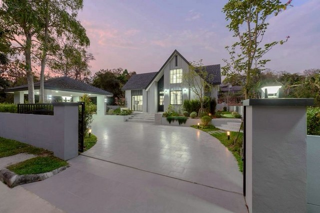 #โซนแม่ริม ขายเพียง 8.9 ล้าน 155 ตรว. บ้านเดี่ยวชั้นเดียว ทำเลพรีเมียม |สวย หรู สงบ ครบ จบในที่เดียว หน้า Four Seasons Resort Chiang Mai รายล้อมด้วยธรรมชาติ และไลฟ์สไตล์ระดับไฮเอนด์รายละเอียดบ้านที่ดินขนาด 155 ตร.วพื้นที่ใช้สอย 220 ตร.ม.3 ห้องนอน / 2 ห้องน้ำบิ้วอินครบ พร้อมเข้าอยู่หน้าบ้านหันทิศใต้ ลมดี อยู่สบายตลอดปีบ้านเลขที่มงคล (ผลรวม 8) เสริมความเฮง ร่ำรวยจุดเด่นที่ห้ามพลาดทำเลศักยภ