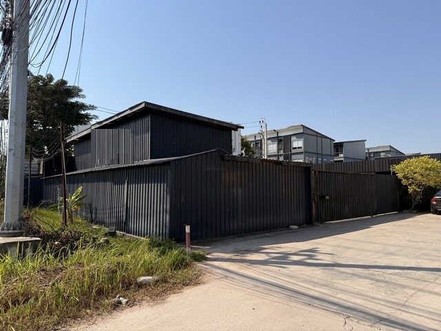 ให้เช่าพื้นที่ 590 ตรม. ติดถนนพัฒนาชนบท 3 เหมาะสำหรับเปิดร้านค้า ออฟฟิศ โกดัง หรือทำธุรกิจต่าง ๆ  *** ราคาเช่า 55,000 บาท/เดือนติดต่อ::  ชยา โทร/ID Line:: 0942823961   Link Line:: https://line.me/ti/p/3xFA1An8Kcรหัส# T26-438พื้นที่ ติดถนนพัฒนาชนบท 3 เหมาะสำหรับเปิดร้านค้า ออฟฟิศ โกดัง หรือทำธุรกิจต่าง ๆ- พื้นที่ 590 ตรม. ขนาด 29.5 X 20 เมตร- ออฟฟิศ 4 ห้อง- ห้องพักพนักงาน 2 ห้อง- ห้องน้ำ 2 ห้อง- ไฟฟ้า และประปา พร้อมใข้- พื้นที่กว้าง ปรับ