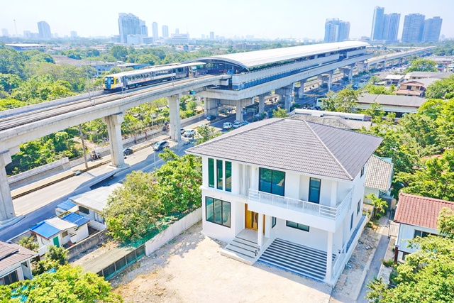 คฤหาสน์ 2 ชั้น รัชดา34-38 เซ็นทรัล ลาดพร้าว 2.5 กม.5นอน 4 น้ำ ใกล้MRT ลาดพร้าว 1.5กม. 100 ตร.ว. 300 ตร.ม. 64,999 B-M. บ้านโปร่งโล่งสไตล์ Double Volume เพดานสูง ทำเลรัชดา เงียบสงบ เป็นส่วนตัว เหมาะอยู่อาศัย หรือโฮมออฟฟิศ ใกล้ม.ราชภัฏจันทรเกษม 1.3 กม. และแหล่งไลฟ์สไตล์ครบครัน เดินทางสะดวก เชื่อมต่อถนนหลักได้ง่ายRatchada34-38 Central Ladprao 2.5km. Two storey Mansion house 5bed 4 bath near MRT Ladprao 1.5km. land size 100 sq.wa. usable area 300 sq.m. rental price 64,999 B-M spacious double volume design with high ceilings located in quiet private Ratcha