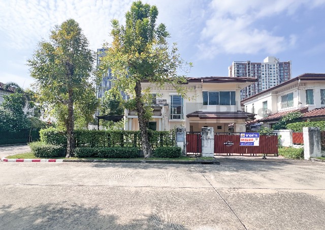 บ้านเดี่ยว เดอะ ซิตี้ รัตนาธิเบศร์ แค ราย THE CITYที่ตั้ง :  บางกระสออำเภอเมืองนนทบุรี นนทบุรี 11000รายละเอียดทรัพย์ บ้านเดี่ยว 2 ชั้นเนื้อที่ 95.4 ตร.ว. หลังมุม พื้นที่ใช้สอย 280 ตรม. ไซส์ใหญ่ (XL)ห้องนอน 3 ห้อง ห้องน้ำ 3 ห้อง จอดรถในบ้าน 4 คันหน้าบ้านหัน ทิศเหนือห้องแม่บ้าน ห้องน้ำ แยกนอกตัวบ้านสถานที่ใกล้เคียงเซ็นทรัลทาวน์ รัตนาธิเบศร์Esplanade รัตนาธิเบศร์เดอะมอลล์ งามวงศ์วานเซ�