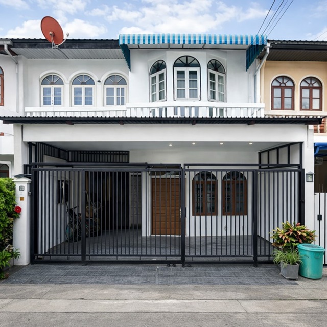 ใกล้ รพ.เกษมราษฎร์ ทำเลรามคำแหง เดินทางสะดวก สัมมากร รามคำแหง 114 -124 รามคำแหง 750ม.40 ตร.ว. 320 ตร.ม. รร.เตรียมอุดมศึกษาน้อมเกล้า 900ม.ทาวน์เฮาส์ 2 คูหา 3นอน 3-4แอร์ 3น้ำ 14,899 B-M. เหมาะอยู่อาศัย หรือโฮมออฟฟิศ ใกล้แหล่งชุมชนสถานพยาบาล และสิ่งอำนวยความสะดวกครบครัน เชื่อมต่อถนนวงแหวนกาญจนาภิเษกได้ง่ายSamakorn Ramkhamhaeng 114-124 Two adjoining townhouses 3bed 3-4A/C 3bath near Kasemrad Ramkhamhaeng Hospital 750m. land size 40sq.wa.  TriamUdom Nomklao Sch 900m. usable area 320 sq.m. rental price 14,899B-M suitable for res