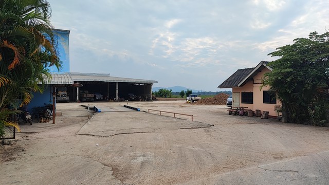   ขาย บ้านเดี่ยว/ทาวน์เฮ้าส์/คอนโด โครงการ โกดังเชียงรายตำบลดอนศิลา อำเภอเวียงชัย จังหวัดเชียงราย  ราคา  7,450,880    บาท   ราคาโปรโมชั่นถึง 31 พฤษภาคม 2569  รายละเอียดทรัพย์ -  เนื้อที่ 6,124.00  ตารางวา  -  บ้านหันไปทางทิศ ตะวันตก  พิกัดทรัพย์ : https://share.google/yFxnFYVsZXWQmVXbN  สถานที่ใกล้เคียง   -  วัดจอเจริญสุขุมวาส -  โรงเรียนบ้านสมานมิตร -   -    รหัสทรัพย์ (Code ID)  : PBMA-26-P3104355   สอบถามเพิ่มเติม / นัดชม โทร. 096-932-4624 (ออมส�