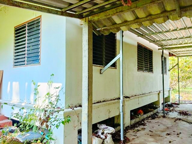 บ้านพร้อมที่ดินแปลงใหญ่ 4 นอน 3 น้ำ ใกล้ถนนเชียงใหม่ ฝาง และ ตลาดแม่มาลัย 1 กม. เนื้อที่ 6 ไร่ 4,999 B-M. พื้นที่ใช้สอยกว้างขวาง ติดลำเหมือง วิวภูเขา เหมาะอยู่อาศัย ทำเกษตร หรือธุรกิจขนาดเล็ก ทำเลศักยภาพ ใกล้แหล่งชุมชน วัดแม่มาลัย 1.3 กม.และความเจริญ บรรยากาศธรรมชาติ วิวภูเขา ใกล้ถนนหลัก เดินทางสะดวกLarge house with land for sale 4 bed 3 bath near Chiang Mai Fang Road and Mae Malai Market 1 km. 6 rai approx 2.4 acres 4,999  B-M. spacious living area canal side mountain views suitable for r