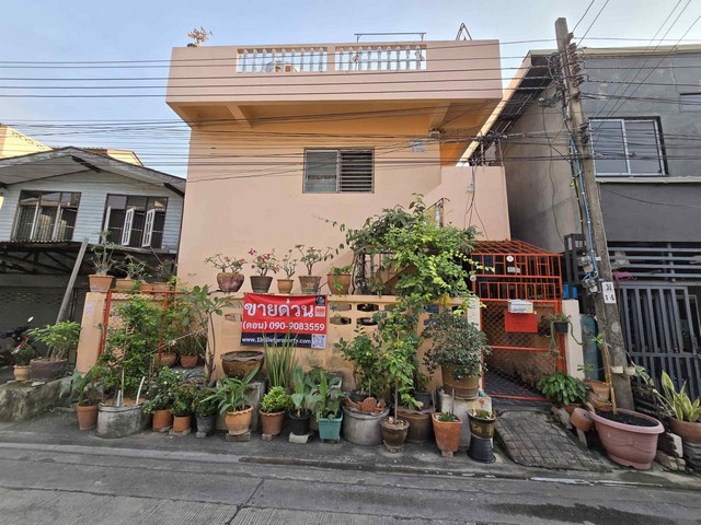 ### รายละเอียดทรัพย์  (รหัสทรัพย์ : 60150127-BO)- บ้านเช่า 2 ชั้น พร้อมดาดฟ้า- ขนาดที่ดิน: 30 ตารางวา- พื้นที่ใช้สอย :  320 ตารางเมตร- พื้นปูกระเบื้องทั้งหมด โครงสร้างแข็งแรง- ทำเลดี เดินทางสะดวก เชื่อมต่อหลายเส้นทาง- รายได้จากค่าเช่ามั่นคง ผู้เช่าเต็มตลอด- ใกล้รถไฟฟ้าสายสีชมพู + ทางด่วนรามอินทรา-อาจณรงค์###  รายละเอียดค่าเช่า และรายได้ปัจจุบัน (รายได้ 11,000 บาท/เดือน)ชั้น 1:ห้องพักคน