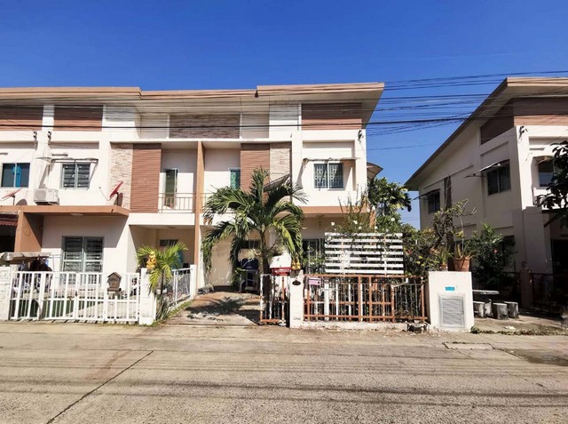  รหัสทรัพย์ (Code ID) :  PTT-26-P00849  ราคา 1,719,000 บาท (ราคาต่อรองได้) ▸ เนื้อที่  25.90 ตารางวา  พื้นที่ใช้สอย 96 ตารางเมตร   ▸ - ห้องนอน - ห้องน้ำ     ▸ 1 ที่จอดรถ   ทาวน์เฮ้าส์หันไปทางทิศ   พิกัดทรัพย์ :  https://maps.app.goo.gl/F9coujHQ9fowEuQa6  สถานที่ใกล้เคียง ▸ใกล้แม็คโคร ฟู้ดเซอร์วิส นาทองเจริญ ▸ใกล้ตลาดนานาเจริญ ▸ใกล้โรงเรียนประสานมิตร ▸ใกล้สำนักงานเทศบาลเมืองลำสามแก้ว  สอบถามเพิ่มเติม / นัดชม โทร. 097-419-5982(พลอย) โทร. 09