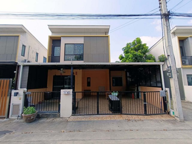  รหัสทรัพย์ (Code ID) :  PTT-26-P00815  ราคา  2,381,000 บาท (ราคาต่อรองได้) ▸ เนื้อที่ 26.50 ตารางวา  พื้นที่ใช้สอย 123 ตารางเมตร   ▸ - ห้องนอน - ห้องน้ำ     ▸ 1 ที่จอดรถ   ทาวน์เฮ้าส์หันไปทางทิศ   พิกัดทรัพย์ :  https://maps.app.goo.gl/WUaFm9xQHmwwgoC66  สถานที่ใกล้เคียง ▸ใกล้เมกาโฮม รังสิต ▸ใกล้บิ๊กซี ซูเปอร์เซ็นเตอร์ รังสิต คลอง 3 ▸ใกล้ฟิวเจอร์พาร์ค รังสิต ▸ใกล้มหาวิทยาลัยกรุงเทพ  สอบถามเพิ่มเติม / นัดชม โทร. 097-419-5982(พลอย) โทร. 096-932-4624(�