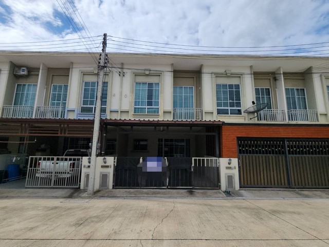  รหัสทรัพย์ (Code ID) :  PTT-26-P00985  ราคา  2,500,000 บาท (ราคาต่อรองได้) ▸ เนื้อที่ 21.40 ตารางวา  พื้นที่ใช้สอย 140 ตารางเมตร   ▸ - ห้องนอน - ห้องน้ำ     ▸ 1 ที่จอดรถ   ทาวน์เฮ้าส์หันไปทางทิศ   พิกัดทรัพย์ :  https://maps.app.goo.gl/VRGbCHwTEMmTL9kx6  สถานที่ใกล้เคียง ▸ใกล้เซียร์ รังสิต ▸ใกล้ตลาดนานาเจริญ ▸ใกล้ฟิวเจอร์พาร์ค รังสิต แอน สเปลล์ ▸ใกล้โรงพยาบาลแพทย์รังสิต  สอบถามเพิ่มเติม / นัดชม โทร. 097-419-5982(พลอย) โทร. 096-932-4624(ออมสิน) Line : @pan