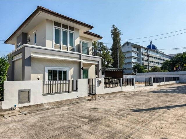 ขายบ้านเดี่ยว 2 ชั้น หมู่บ้านราชพฤกษ์ รามคำแหง-สุวินทวงศ์ พื้นที่ใหญ่สุดในโครงการ หลังมุม เป็นส่วนตัวราคาขาย 7,990,000 บาทที่ตั้ง ถนนสุวินทวงศ์ แขวงแสนแสบ เขตมีนบุรี (แสนแสบ) กรุงเทพมหานครติดต่อ : คุณภัสพงณ์ 0634098164Line : deedee23https://www.facebook.com/profile.php?id=61581484955548เนื้อที่ 175 ตารางวา พื้นที่ใช้สอยประมาณ 200 ตารางเมตร จำนวน 2 ชั้น 3 ห้องนอน 3 ห้องน้ำ จอดรถ 8 คันพื้นที่ใหญ่สุดในโครงการ หลังมุม เป็นส่�