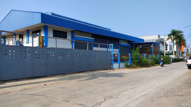 #ขายโรงงานแพรกษาสมุทรปราการ#ขายโรงงาน พร้อมที่ดิน 1 ไร่ 12 ตารางวา????   แพรกษาจ.สมุทรปราการ( ถนนบางพลี - ตำหรุ )ใกล้นิคมฯบางปู????พื้นที่สีเหลือง✅รายละเอียด:➡️อาคารโรงงาน กว้าง 15.0 x ยาว 31.0 × สูง 6.0 เมตร (สำนักงาน 2 ชั้น )➡️อาคารโรงอาหาร/ห้องน้ำ กว้าง 4.0 × ยาว 17.0 × สูง 3.0 เมตร➡️เรือนพักอาศัยชั้นเดียว กว้าง 6.0 x ยาว 18.0 x สูง 2.5 เมตร ( 4 ห้องนอน / 2ห้องน้ำ )????ราคาเพียง 28,000,000 บาท????ใกล้นิคมบางปู 6.9 กม.???