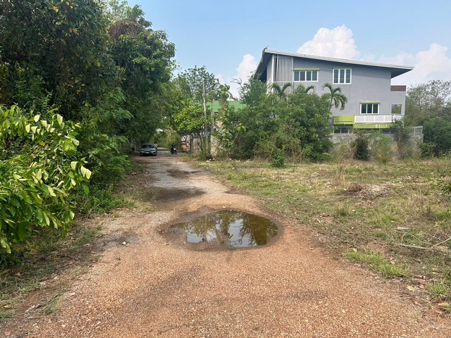   ขาย บ้านเดี่ยว/ทาวน์เฮ้าส์/คอนโด โครงการ บ้านเดี่ยวเมืองลำปาง  ถนน/ซอย ตำบล บ่อแอ้ว อำเภอ เมืองลำปาง จังหวัดลำปาง  ราคา   4,269,397   บาท   ราคาโปรโมชั่นถึง 31 พฤษภาคม 2569  รายละเอียดทรัพย์ -  เนื้อที่ 108  ตารางวา  พื้นที่ใช้สอย 1010.5 ตารางเมตร -  บ้านหันไปทางทิศ ตะวันตกเฉียงเหนือ  พิกัดทรัพย์ : https://share.google/Bexrb3KWdWRd5lxD8  สถานที่ใกล้เคียง   -  โรงเรียนกีฬาจังหวัดลำปาง -  มหาวิทยาลัยการกีฬาแห่งชาต�