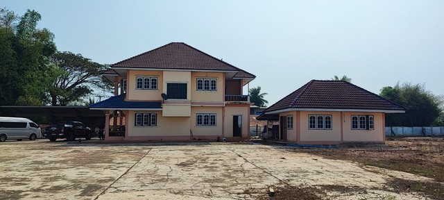   ขาย บ้านเดี่ยว/ทาวน์เฮ้าส์/คอนโด โครงการ โกดังพร้อมบ้านพิษณุโลก  ถนน/ซอย ตำบล หนองแขม อำเภอ พรหมพิรา จังหวัด พิษณุโลก  ราคา    2,698,400  บาท   ราคาโปรโมชั่นถึง 31 พฤษภาคม 2569  รายละเอียดทรัพย์ -  เนื้อที่ 1890.6  ตารางวา  พื้นที่ใช้สอย 2914.3 ตารางเมตร -  บ้านหันไปทางทิศ เหนือ  พิกัดทรัพย์ : https://share.google/fIdei97WdSWZF7dRf  สถานที่ใกล้เคียง   -  โรงพยาบาลส่งเสริมสุขภาพตำบลบ้านคลองตาล -  โรงพยาบาลพรหมพิราม - 