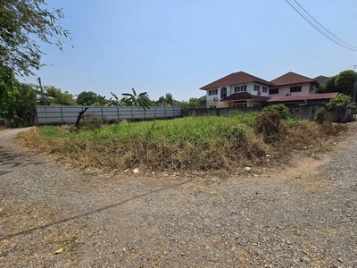 หาไม่ได้แล้วแปลงมุมสี่เหลี่ยม!! ขายที่ดิน 129.5 ตร.วา ตำหนักซอย 17 ซอยร่วมชัย ตำบลแม่เหียะ ติดสนามบินเชียงใหม่!!.TPI-2982.ที่ตั้ง : ตำหนักซอย 17 ซอยร่วมชัย ตำบลแม่เหียะ อำเภอเมือง เชียงใหม่https://maps.app.goo.gl/UiH9rczfhYR7cjYP6.รายละเอียด- เนื้อที่ 129.5 ตร.วา- หาไม่ได้แล้ว แปลงมุม ทรงสี่เหลี่ยม สวยสุดในย่าน- เพียง 1 นาทีจากถนนใหญ่สมโภชเชียงใหม่ 700 ปี - เพียง 7 นาทีจากท่าอากาศยานนานาชาติเชียงใหม่ .- เหมา�