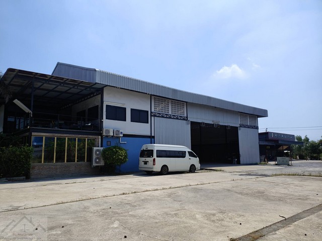 ให้เช่าโกดัง พร้อมสำนักงาน 575 ตรม. ถนนพัฒนาชนบท 4 ลาดกระบัง ใกล้มอเตอร์เวย์ ใกล้สุวรรณภูมิ*** ราคาเช่า 89,125 บาท/เดือน (155 บาท/ตรม)ติดต่อ::  ชยา โทร/ID Line:: 0942823961   Link Line:: https://line.me/ti/p/3xFA1An8Kcรหัส# T26-535  โกดัง พร้อมสำนักงาน ถนนพัฒนาชนบท 4 เขตลาดกระบัง• พื้นที่ใช้สอยรวม 575 ตารางเมตร • ชั้น 1 ภายในโกดัง- พื้นที่ในโกดัง 350 ตารางเมตร- พื้นที่ส่วนสำนักงาน 25 ตารางเมตร- ห้องน้ำพร้อมใช้ในโกดัง 1 ห้อง• ชั้น 1 �