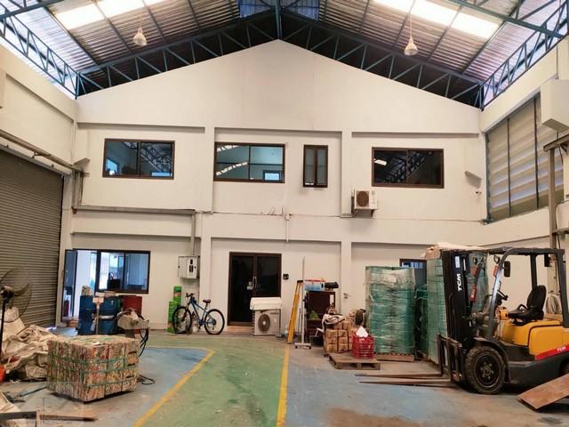 ขายโรงงาน412 ตร.ว.ย่านถนนบางพลี-ตำหรุแพรกษาใกล้นิคมบางปูพร้อมสำนักงาน2ชั้น ราคาขาย 28,000,000 บาทที่ตั้ง ถนนตำหรุ-บางพลี ซอยกาญจนพันธ์ ตำบลแพรกษาใหม่ อำเภอเมือง จังหวัดสมุทรปราการติดต่อ : คุณภัสพงณ์ 0634098164Line : deedee23https://www.facebook.com/profile.php?id=61581484955548เนื้อที่ 1 ไร่ 12 ตารางวา สำนักงาน 2 ชั้นอาคารโรงงาน กว้าง 15.0 x ยาว 31.0 × สูง 6.0 เมตรอาคารโรงอาหาร/ห้องน้ำ กว้าง 4.0 × ยาว 17.0 × สูง 3.0 เมตรเรือนพักอาศัยชั้นเ�