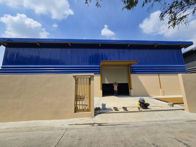  ให้เช่าโกดังใหม่ 640 ตรม. ถนนคู้บอน รามอินทรา (คู้บอน 38) ติดกับ JAS Green Village ใกล้แฟชั่นไอร์แลนด์ติดต่อ:: ชยา โทร/ID Line:: 0942823961Link Line:: https://line.me/ti/p/3xFA1An8Kcรหัส# T26-469โกดังใหม่ ถนนคู้บอน รามอินทรา (คู้บอน 38) ติดกับ JAS Green Village- พื้นที่ใช้สอย 640 ตรม.- มีห้องน้ำในตัว- จอดรถได้ 4 คัน- ความสูงข้างหน้า 7m ข้างหลัง 6m ประตูหน้าบ้านกว้าง 6m ประตูในโกดังกว้าง 4m- ทางด่วนกาญจนา ตะวันออก ถนนรามอินทรา และ ทางด่วน มอเตอร์เว