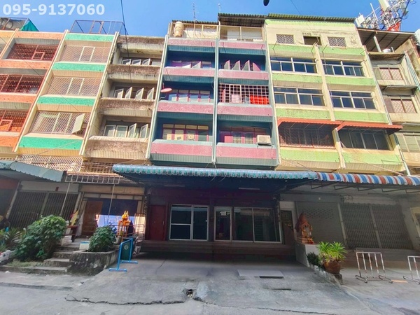  C28111 ขาย อาคารพานิชย์ 2 คูหา ซอย พุฒตาล เสรีไทย 3 คลองจั่น บางกะปิ กทม 10240รายละเอียดเพิ่มเติม- อาคารพานิชย์ 2 คูหา ขนาด 30 ตร.ว. คูหาล่ะ กว้าง 3.80 * 12 สูง 5 ชั้น ต่อเติมเพิ่มอีก 1- เหมาะ ทำห้องเช่า- คูหา เลขที่ 8 เป็นที่อยู่อาศัย มี 5 นอน 3 ห้องน้ำ- ห้องครัว ลงเข็ม- อีก 1 คูหา เป็นห้องเช่า มี 3 ห้องสถานที่ใกล้เคียง:- เดอะมอลล์บางกะปิ- สำนักงานเขตบางกะปิ- โรงพยาบาล, ตลาดสด- สถาบันการศึกษา (�