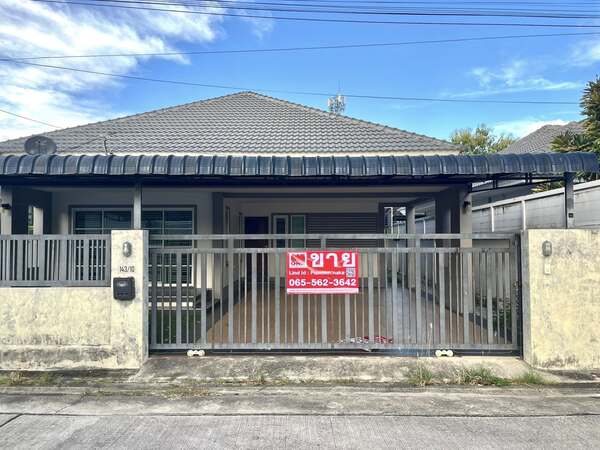ขาย/ให้เช่า หมู่บ้านวันใหม่ เฟส 2 บ้านฉาง ระยอง (*โครงการมิตรประชา) ใกล้ทะเล 4 กิโล ราคาเช่า 13,000บาท/เดือน(มัดจำ 2 เดือน / ล่วงหน้า 1 เดือน)ราคาขาย 3,000,000 บาท  ค่าโอน50/50(***ค่าส่วนกลางปีละ 250 บาท) รหัสทรัพย์ :C28003รายละเอียดทรัพย์ พื้นที่ : 64.8 ตร.ว.พื้นที่ใช้สอย : 124 ตร.ม.จำนวนชั้น : 1ห้องนอน : 3ห้องน้ำ : 2 ที่จอดรถ : 2(ต่อเติมหลังคาหน้าบ้าน)ที่ตั้ง : 143/10 ซอย ประชุมมิตร12 หมู่บ้าน วันใหม่2 ตำบล/อำเภอบ�