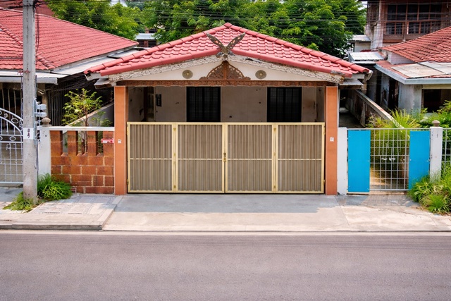 รูปแบบบ้านทรงไทย 2 นอน บรมราชชนนี64-70 ศาลาธรรมสพน์ สาย3 บ้านแฝด 2 ชั้น 2 น้ำ ใกล้รร.วัดใหม่ผดุงเขต 700 ม. 25 ตร.ว. 100 ตร.ม. 6,999-7,999 B-M. ทำเลทวีวัฒนา ถนนบรมราชชนนี เข้า-ออกได้หลายเส้นทาง เหมาะอยู่อาศัย ใกล้แหล่งชุมชน ตลาดศาลาธรรมสพน์ 1 กม. พุทธมณฑล สาย 3  และสิ่งอำนวยความสะดวก เดินทางง่าย ใกล้ถนนหลัก พร้อมระบบขนส่งสาธารณะ รถประจำทาง และมอเตอร์ไซค์รับจ้างThai style fully Fur 2 bed 2 bath Borom64-70 Salathammasop Sai3. Two sto