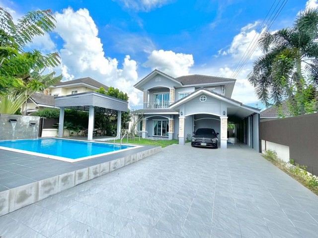 ให้เช่าบ้าน Pool Villa เชียงใหม่ ติดวงแหวนรอบ 3 | 4 ห้องนอน | พร้อมสระว่ายน้ำ | สันปูเลย ดอยสะเก็ด ค่าเช่า 55,000 บาท/เดือนบ้าน Pool Villa พร้อมอยู่ ทำเลดี เดินทางสะดวก เหมาะสำหรับครอบครัว หรือชาวต่างชาติที่มองหาบ้านเช่าคุณภาพในเชียงใหม่ ต.สันปูเลย อ.ดอยสะเก็ด จ.เชียงใหม่(หมู่บ้านธนาพรเลคโฮม) รายละเอียดบ้าน4 ห้องนอน3 ห้องน้ำ1 ห้องครัว1 ห้องนั่งเล่นเฟอร์นิเจอร์ครบ จุดเด่นสระว่าย�