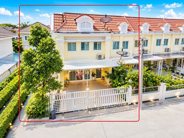 นวมินทร์ 161-165 ทาวน์โฮม 2ชั้น หลังมุม กว้าง 5.5เมตร เลียบด่วนรามอินทรา นวลจันทร์54-58 3นอน 2 น้ำ ใกล้ เพลินนารี่มอลล์ 900 ม. กว้าง โปร่งโล่ง 32ตร.วา.380 ตร.ม. 19,998B-M.ขาย 4.1 ลบ. ฟังก์ชันครบ พร้อมเฟอร์ฯบางส่วน มีพื้นที่ด้านข้างสำหรับจัดสวน บรรยากาศส่วนตัว เงียบสงบ ทำเลนวลจันทร์ ใกล้ตลาดโพธิ์สุวรรณ 1.2 กม.รถไฟฟ้า และแหล่งไลฟ์สไตล์ เดินทางสะดวก เชื่อมต่อถนนนวลจันทร์ รามอินทราNawamin161-165 5.5m.wide Two