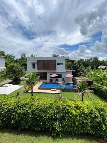 ให้เช่า 300,000 บาท/เดือน ขาย 40 ล้าน 4-1-13 ตรว. 11 นอน 12 น้ำ #พูลวิลล่า 2 ชั้น บ้าน 3 หลัง #สไตล์รีสอร์ท สวย บรรยากาศดี #วิวภูเขา #วิวทุ่งนา บน #ถนนสันกำแพง-#แม่ออน #เฟอร์นิเจอร์ครบ #หิ้วกระเป๋าพร้อมเข้าอยู่ได้เลยค่ะเนื้อที่  4 ไร่ 1 งาน 13 ตรว.พร้อม บ้าน 3 หลัง 11 ห้องนอน  12 ห้องน้ำ 4 ห้องครัว จอดรถได้หลายคัน  #เหมาะเป็นบ้านพักผ่อนส่วนตัว หรือทำเป็นธุรกิจก็ได้ ใกล้แหล่งท่องหลายที่ ใกล้สน�