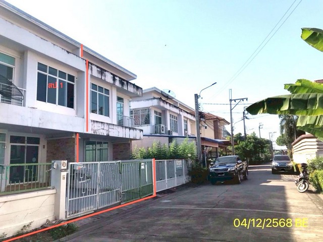   ขาย บ้านเดี่ยว/ทาวน์เฮ้าส์/คอนโด โครงการ ปัญฐิญา 3   ถนน/ซอย ตำบล บางกร่าง อำเภอ เมืองนนทบุรี จังหวัด นนทบุรี  ราคาโปรโมชั่น   3,512,000   บาท    ลดจาก  4,800,000     บาท ราคาโปรโมชั่นตั้งแต่วันที่ 1 เมษายน 2569 – 30 มิถุนายน 2569  รายละเอียดทรัพย์ -  เนื้อที่ 48.80 ตร.ว.  พื้นที่ใช้สอย 168.45 ตร.ม. -  3 ห้องนอน 3 ห้องน้ำ  -  บ้านหันไปทางทิศ ตะวันออกเฉียงใต้  พิกัดทรัพย์ : https://maps.app.goo.gl/7xvJkZ1uqMihj5E5A  สถานที่ใกล้เคียง   -เดอะว