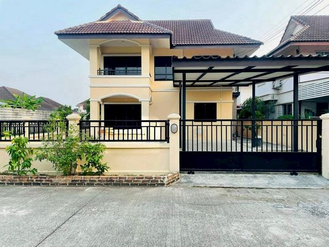 โซนหนองจ๊อม–#สันทราย ขาย 3.5 ล้าน 54 ตรว. #รีโนเวทใหม่ #พร้อมผู้เช่า | บ้านสวยสภาพดี พร้อมใช้งาน โครงการคุณภาพ ปลอดภัย น่าอยู่ #เหมาะสำหรับนักลงทุน ซื้อแล้วมีรายได้ทันทีรายละเอียดบ้านเนื้อที่ 54 ตารางวาพื้นที่ใช้สอยประมาณ 150 ตารางเมตร3 ห้องนอน2 ห้องน้ำ2 ห้องครัวที่จอดรถ 1 คันราคาขาย 3.5 ล้านบาทค่าโอน + ภาษี ออกคนละครึ่งจุดเด่นโครงการบ้านในโครงการ มี ระบบรักษาความปลอด