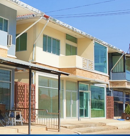   ขาย บ้านเดี่ยว/ทาวน์เฮ้าส์/คอนโด โครงการ อาคารพาณิชย์ 2 ชั้น ขวัญเวียง โครงการ 2 หางดงเชียงใหม่  ถนน/ซอย ตำบล สันผักหวาน อำเภอ หางดง จังหวัด เชียงใหม่  ราคา   2,240,000   บาท   ราคาโปรโมชั่นถึง 31 พฤษภาคม 2569  รายละเอียดทรัพย์ -  เนื้อที่ 26.50  ตารางวา  พื้นที่ใช้สอย 132.00ตารางเมตร  พิกัดทรัพย์ : https://maps.app.goo.gl/52FUuuAaudcNjzNh6  สถานที่ใกล้เคียง   - บิ๊กซี เพลส หางดง  -  แม็คโคร เชียงใหม่2 -  พรีเมี่ยมเอาท์เล็