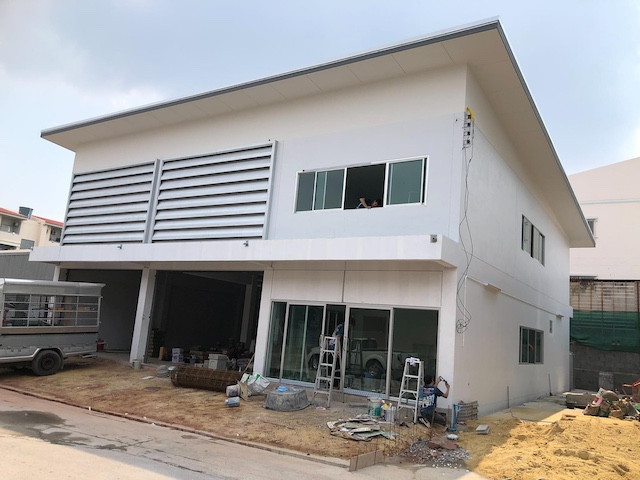 BST1063 ให้เช่าโกดังสร้างใหม่ เอกชัย 87 บางบอน พื้นที่ 400 ตร.ม. รถเทรลเลอร์เข้าได้ ใกล้ทางด่วน พร้อมใช้งาน ติดต่อ Agent คุณบัว (Bua)Tel: 093-646-4597 LINE ID: Bua093ราคาเช่า 50,000 บาท ต่อเดือนรายละเอียดทรัพย์โกดังสร้างใหม่ ทำเลศักยภาพย่านเอกชัย-บางบอน ใกล้แหล่งชุมชน ธนาคาร และตลาด เหมาะสำหรับคลังสินค้า ธุรกิจออนไลน์ หรือโรงงานขนาดเล็ก เดินทางสะดวก ใกล้ทางด่วนและถนนหลักรายละเอียดพื้นที่ใช�