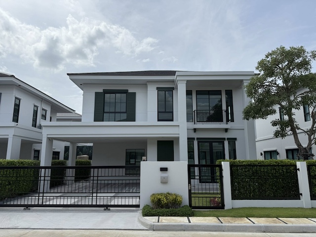 BS1034 ขายบ้านเดี่ยวหรู Setthasiri Watcharapol-Theprak สไตล์ Georgian 4 ห้องนอน บ้านใหม่ ใกล้ทางด่วนและรถไฟฟ้าติดต่อ Agent คุณบัว (Bua)Tel: 093-646-4597 LINE ID: Bua09313,990,000 บาทรายละเอียดทรัพย์บ้านเดี่ยวหรูในโครงการ Setthasiri Watcharapol-Theprak จากแสนสิริ โดดเด่นด้วยสถาปัตยกรรมสไตล์ Georgian ให้ความหรูหราเหนือกาลเวลา ทำเลศักยภาพวัชรพล-เทพรักษ์ เดินทางสะดวก ใกล้ทางด่วนและรถไฟฟ้า เหมาะสำหรับครอบครัวระดับพรีเมียมรายละเอียดบ้านแบบบ�