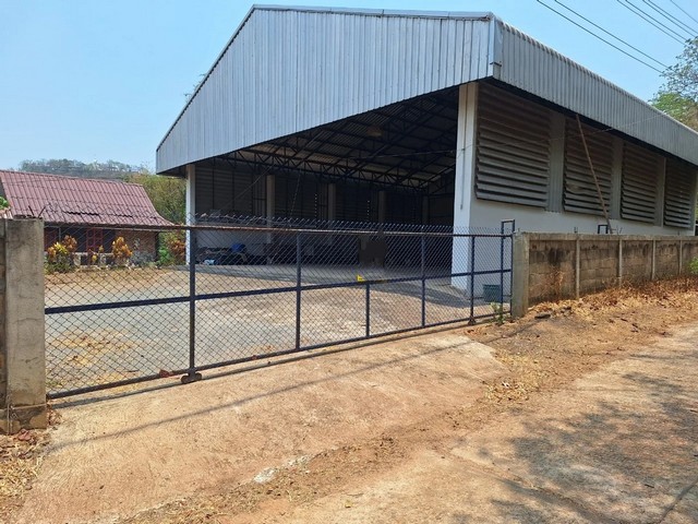   ขาย บ้านเดี่ยว/ทาวน์เฮ้าส์/คอนโด โครงการ ขายโกดังชั้นเดียว สบเตี๊ยะ  ถนน/ซอย ตำบล สบเตี๊ยะ อำเภอ จอมทอง จังหวัด เชียงใหม่  ราคา    2,400,000  บาท   ราคาโปรโมชั่นถึง 31 พฤษภาคม 2569  รายละเอียดทรัพย์ -  เนื้อที่ 483.00  ตารางวา  พื้นที่ใช้สอย 891.50 ตารางเมตร -  บ้านหันไปทางทิศ ตะวันตกเฉียงเหนือ  พิกัดทรัพย์ : https://share.google/xDwzS7OSIDBEm9nfy  สถานที่ใกล้เคียง   -  วัดพระธาตุดอยโมคคัลลานะ -  โรงเรียนบ้านเชิงดอ�