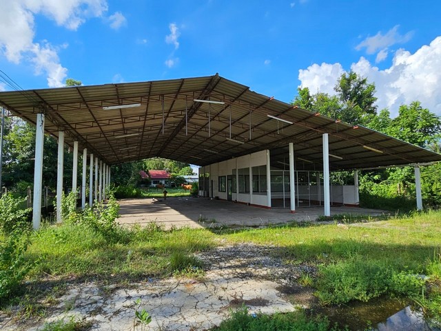   ขาย บ้านเดี่ยว/ทาวน์เฮ้าส์/คอนโด โครงการ โกดังเมืองอุบลราชธานี  ถนน/ซอย ตำบล หนองขอน อำเภอ เมืองอุบลราชธานี จังหวัดอุบลราชธานี  ราคา    2,720,000  บาท   ราคาโปรโมชั่นถึง 31 พฤษภาคม 2569  รายละเอียดทรัพย์ -  เนื้อที่ 460 ตารางวา  พื้นที่ใช้สอย 529 ตารางเมตร -  บ้านหันไปทางทิศ ตะวันตกเฉียงเใต้  พิกัดทรัพย์ : https://share.google/xT6Zc9LDtrogRfkNY  สถานที่ใกล้เคียง   -  โรงเรียนบ้านดอนชี (ศิริจันทรานุสรณ์) -  เซ็น�