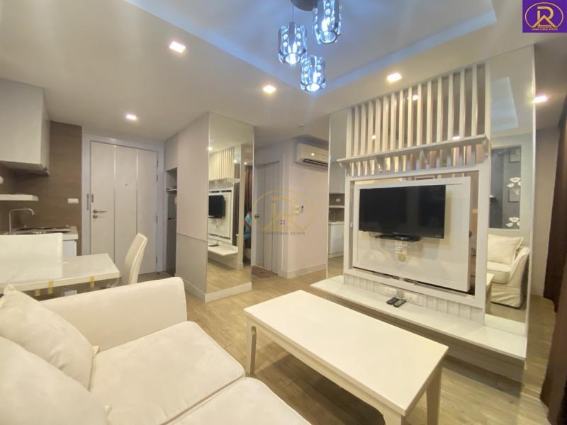 สนใจทรัพย์นี้ติดต่อ =>>คุณกอล์ฟ 094-993-3991=>> คุณนุ้ย 083-197-9826, 064-5464241  =>> Line ID : living-dLVD-R0127 : ให้เช่าคอนโดบางแสน  ใกล้มหาวิทยาลัยบูรพา หลังห้างแหลมทอง พรีเว่ บูทิค คอนโด (The Prive Boutique Condo) ต.แสนสุข อ.เมืองชลบุรี จ.ชลบุรีคอนโดใจกลางบางแสน ทำเลดี ใกล้แหลมทองบางแสน ใกล้มหาวิทยาลัยบูรพา หิ้วกระเป๋าเข้าอยู่ได้เลย รายละเอียด คอนโด ชั้น 5  มีทั้งหมด 8 ชั้น - ขนาด  28. ตร.ม.- ห้องสวย เฟอร์ครบ พร้อมอยู่