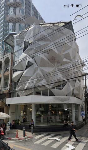 ให้เช่าอาคารพาณิชย์ริมถนนทองหล่อ มุมสวย 2คูหาติด ตึกพร้อมดำเนินธุระกิจ ไม่รับธุระกิจสีเทาติดต่อ อรัชพร 081-4-888-799ไอดีไลน์:house169ค่าเช่า 320,000.-/เดือนประกัน 3 เดือนล่วงหน้า 1เดือนรายละเอียดอาคารพาณิชย์สูง 4ชั้น ตกแต่งพร้อม 2คูหา ติดถนน มุมสวยมาก เหมาะทำธุระกิจ โชว์รูมสินค้า คลีนิคความงามทันตกรรม รพ.สัตว์ อื่นๆเนื้อที่ใช้สอยโดยประมาณ 600 ตรม.มีชั้นลอย และดาดฟ้าที่ตั้ง ถ�