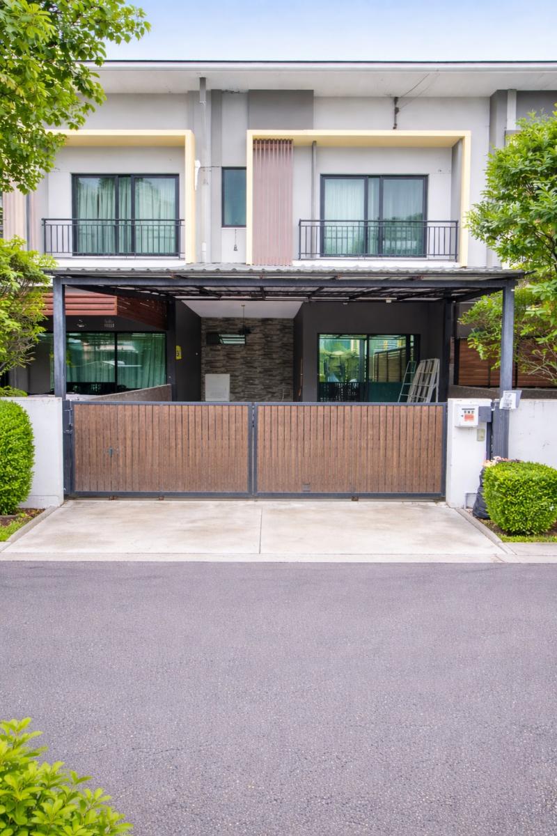 ใกล้รร.พระหฤทัยดอนเมือง 900 ม.โครงการคุณภาพ 19 ตร.ว. 152 ตร.ม. เทิดราชัน-ดอนเมือง แอร์3 หลังสุดท้ายในโครงการ ทาวน์โฮม 2ชั้น 3นอน 2น้ำ 14,999 B-M. พร้อมเฟอร์ฯบางส่วน ทำเลดี เหมาะอยู่อาศัย หรือโฮมออฟิศ เดินทางสะดวก  ใกล้ตลาดใหม่ดอนเมือง 1.5 กม.วัด สนามบินดอนเมือง และรถไฟฟ้าสายสีแดง เชื่อมถนนหลักหลายสายnear PhraHaruthai DonMueang Sch 900m. quality project 19sq.wa. TherdRatchan DonMueang 3a/c The last units in the project. Two story townhome 3bed 2bath  152sq.m. 14,999B-M partially furnished good suitable for residen