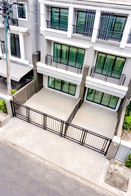 ทำเลติดถนนใหญ่ ตลาดพระประแดงอาเขต ใกล้แยกพระประแดง 400 ม. 22 ตร.ว. 260 ตร.ม. ถ.สุขสวัสดิ์31-37  3นอน 3น้ำ ห้างบิ๊กซี สุขสวัสดิ์ 400 ม.