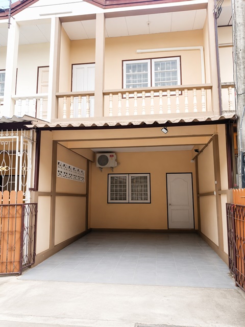 ทาวน์เฮ้าส์ 2-3นอน 3แอร์  สถานีรถไฟฟ้า BTSคูคต 2.3กม.ลำลูกกาคลอง2-3  แม็คโคร โลตัสใหญ่ หมู่บ้านแอร์ 16 ตรว. 128ตรม.  